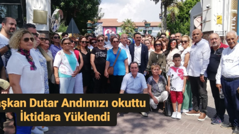 Mersin İYİ Parti'den Milli Eğitim Müdürlüğü Önünde Protesto Eylemi