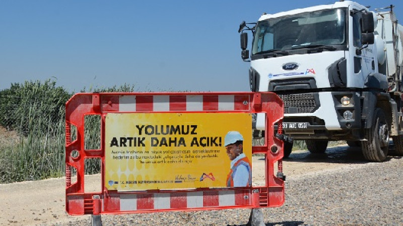 Büyükşehir Ekipleri, Tarsus'un Tüm Yollarını Asfaltlıyor