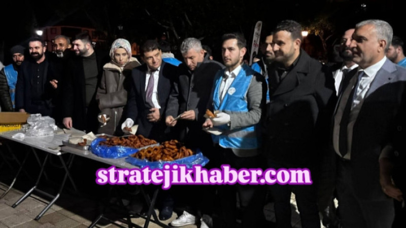 AK Parti İlçe Yönetimi Tarsus'ta Miraç Kandili'nde Tatlı ikram Etti 