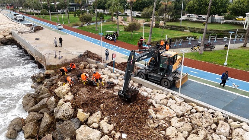 Büyükşehir Belediyesi Sel Afetinin Olumsuzluklarını Gideriyor