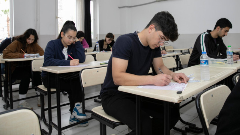 BÜYÜKŞEHİR BELEDİYESİ YKS ÖNCESİ DE ÖĞRENCİLERİN YANINDA